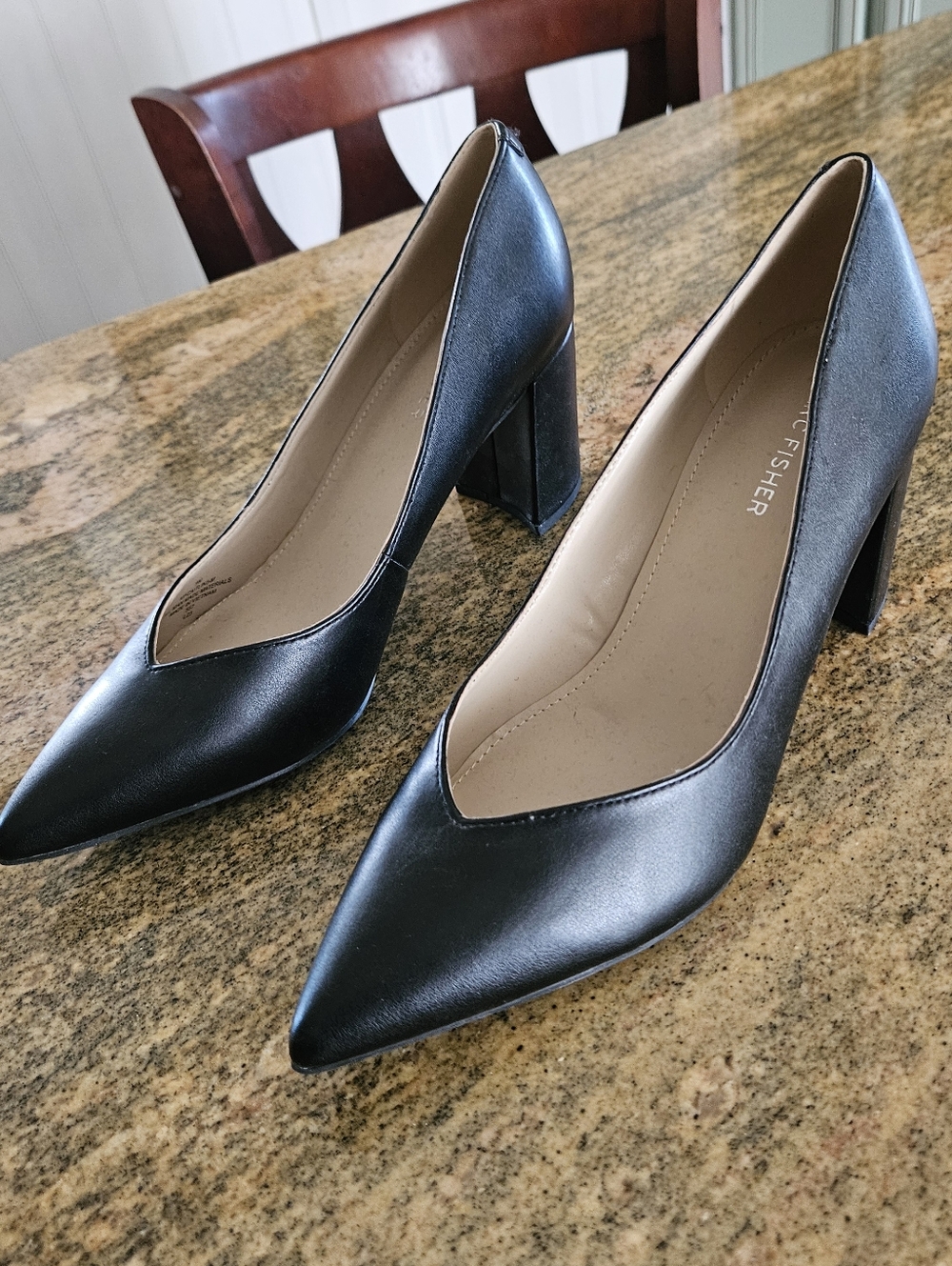 Marc Fisher Black Leather Pointed Toe Block Heel Pumps Sz 8.5